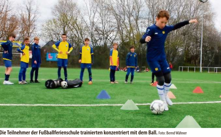 Vereins-News: Defibillatoren, Fußballferienschule und mehr...